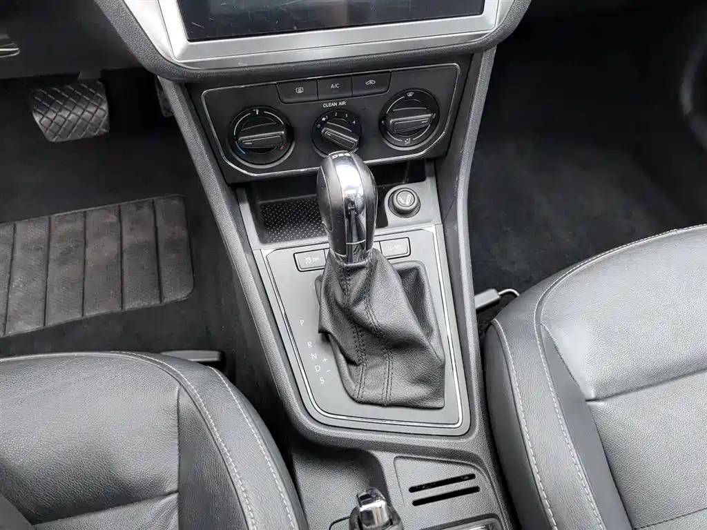 Volkswagen Lavida 2015 230TSI DSG Comfort Edition фото 13