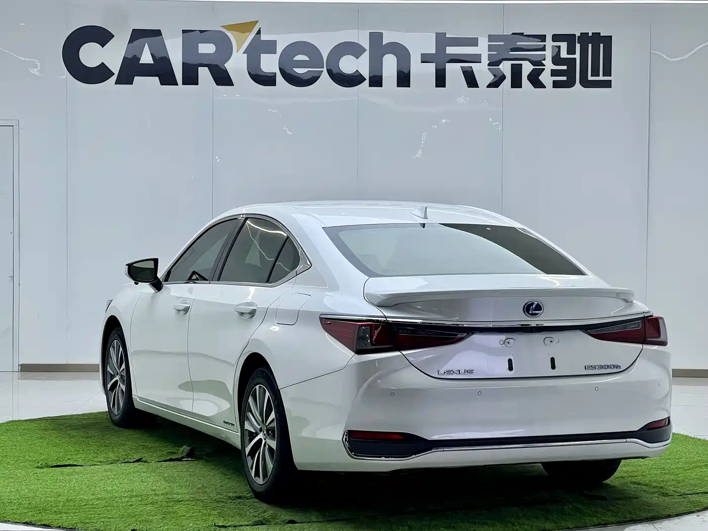 Lexus ES 2018 300h Excellence Edition China V фото 3