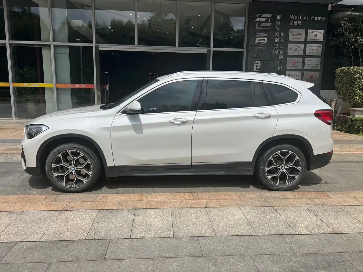 BMW X1 2022 sDrive25Li Leading фото 4