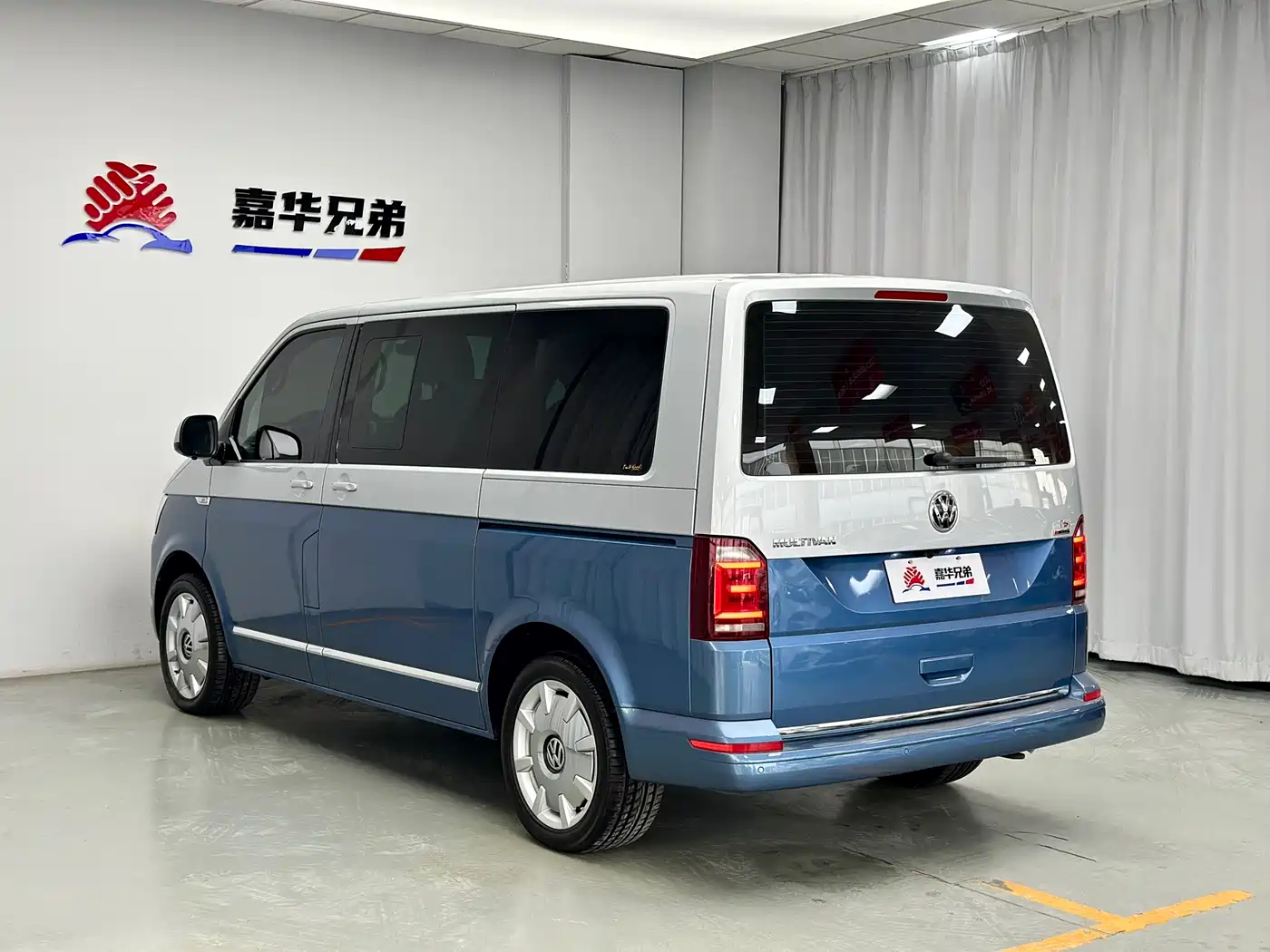 Volkswagen Multivan 2018 2.0TSI 4WD Leisure Edition 7-Seater фото 12