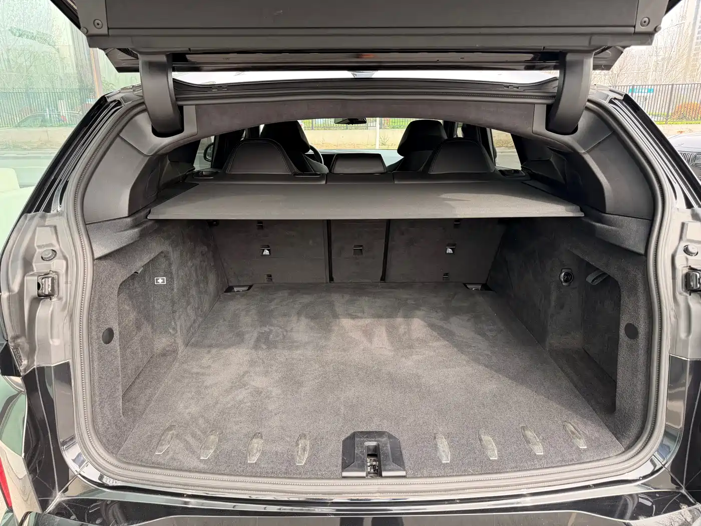 BMW XM 2023 50e фото 12
