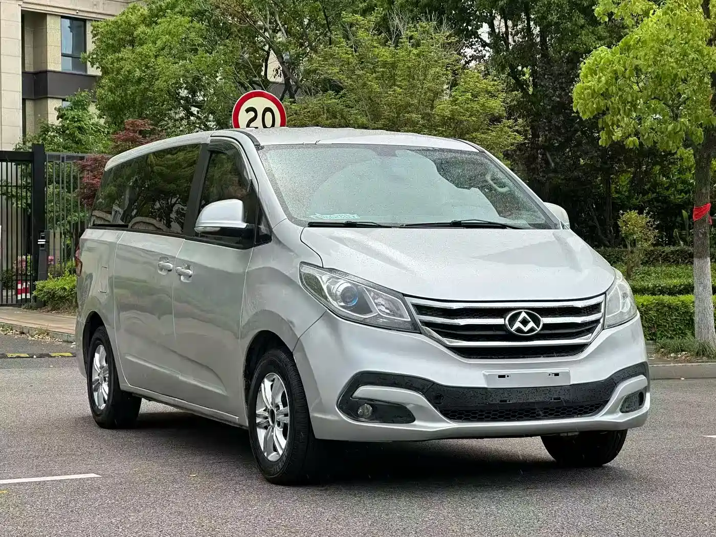 SAIC Maxus Maxus G10 2015 2.0T Automatic Commemorative Edition фото 3