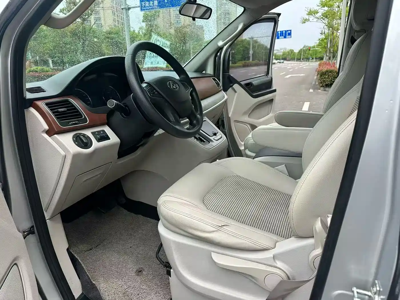 SAIC Maxus Maxus G10 2015 2.0T Automatic Commemorative Edition фото 8