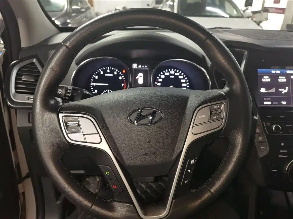 Hyundai Santa Fe 2017 2.0T Automatic 2WD Intelligent 7-Seater фото 8