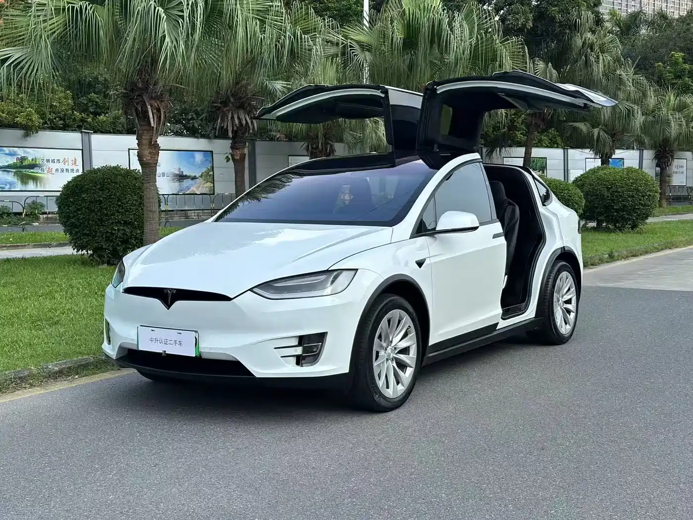 TESLA MODEL X