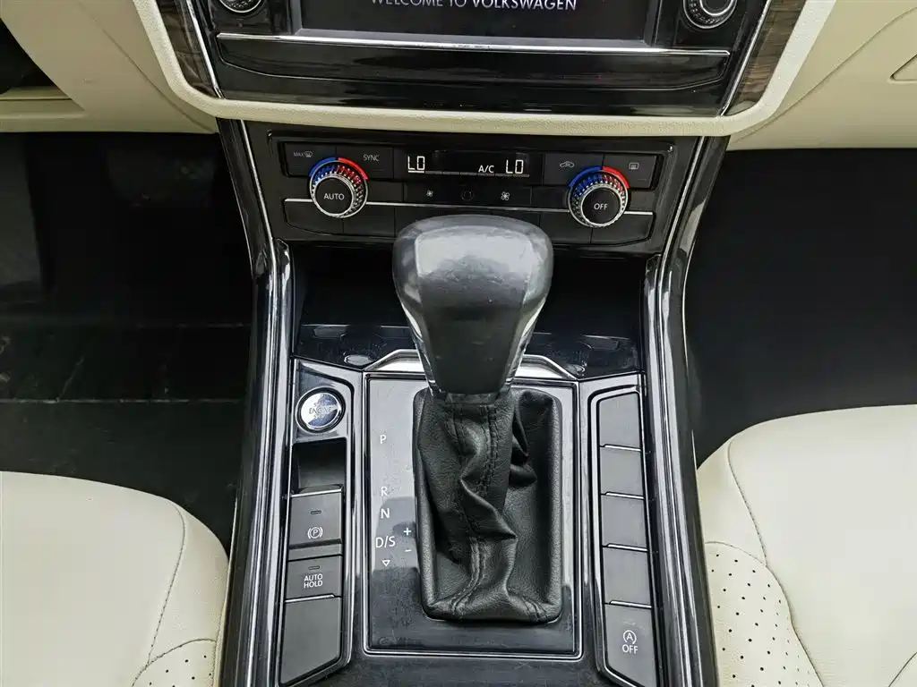 Volkswagen Phideon 2016 380TSI 2WD Prestige Edition фото 13
