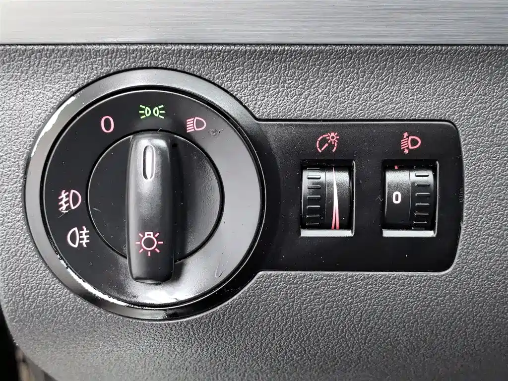 Volkswagen Touran 2015 1.4T Manual Trend Edition 5-seater фото 21