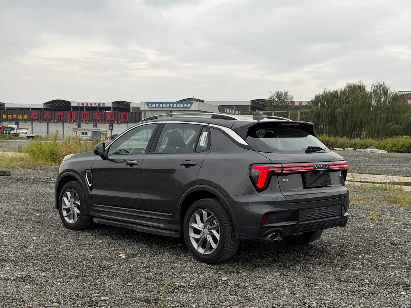 Фото 6 - Lynk & Co 01
