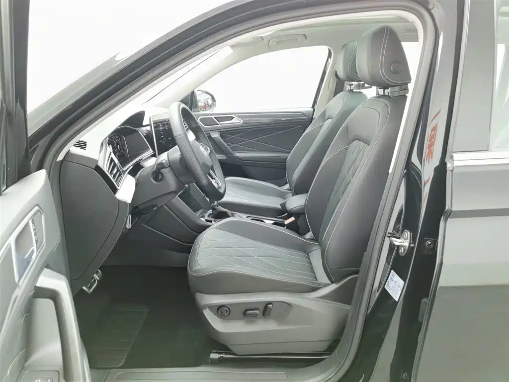 Volkswagen Tiguan L 2024 Outstanding 330TSI Auto 2WD R-Line Dragon Glory Edition фото 10