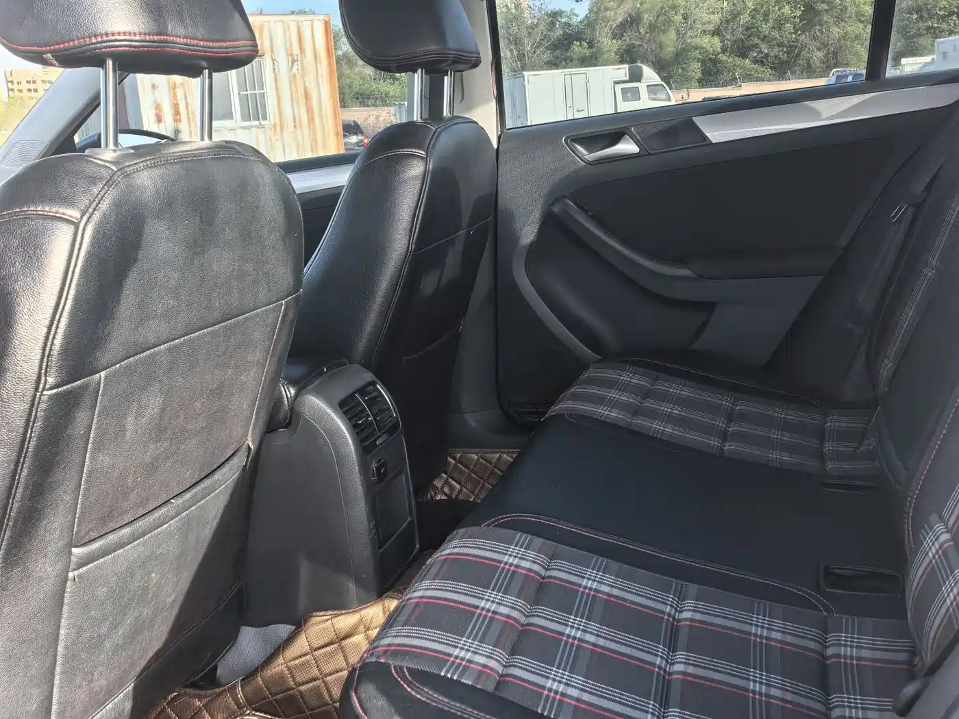 Volkswagen Sagitar 2014 Facelift 1.6L Automatic Comfort фото 5