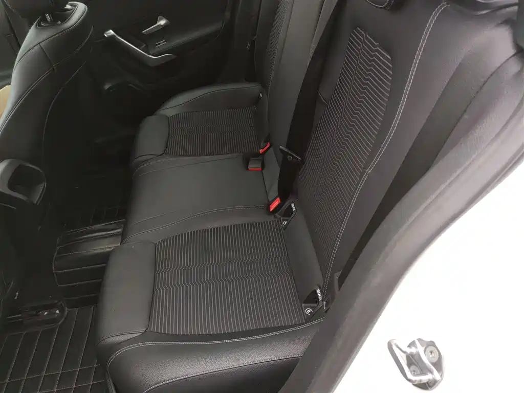 Mercedes-Benz A-Class (Import) 2019 A 200 Dynamic Version фото 24