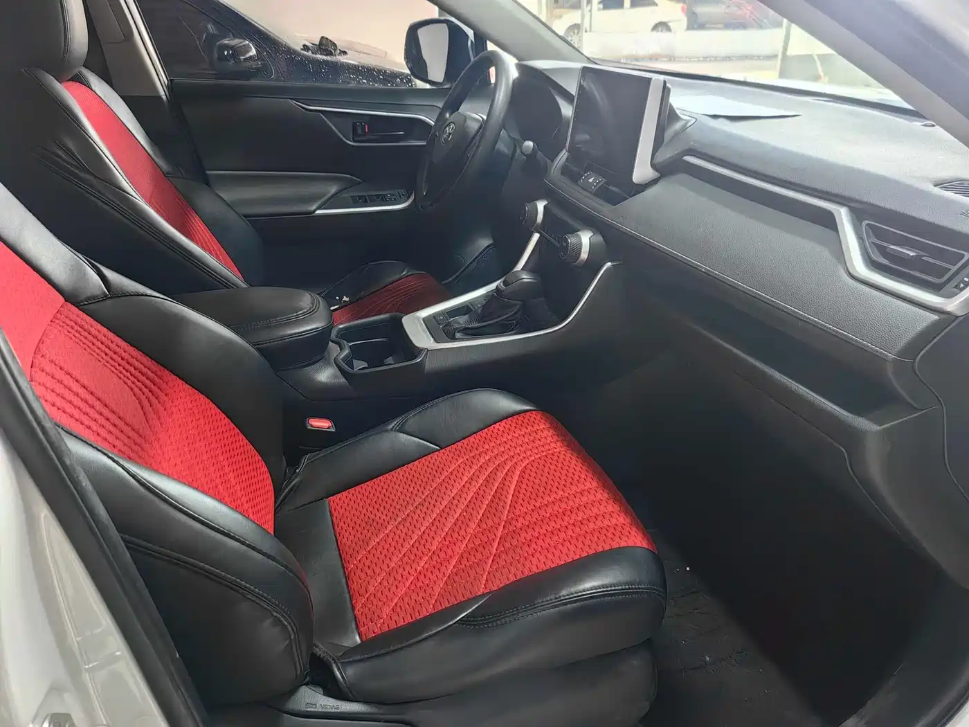 Toyota Wildlander 2022 Hybrid 2.5L E-CVT FWD Leading Edition фото 4