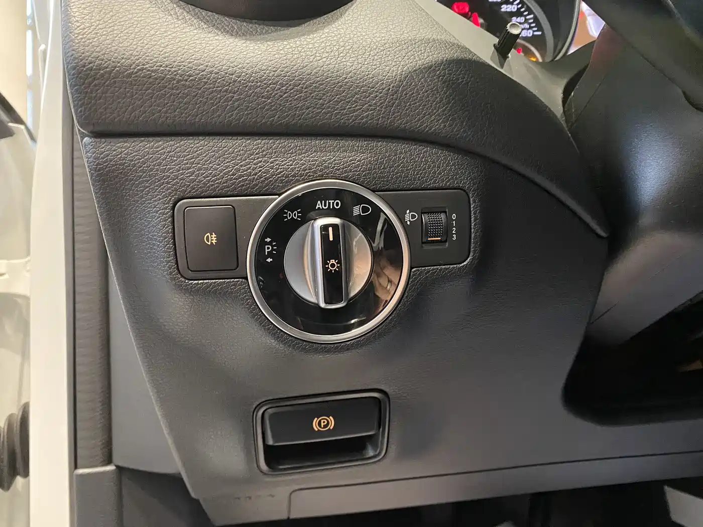 Mercedes-Benz GLA 2017 GLA 200 Dynamic фото 5