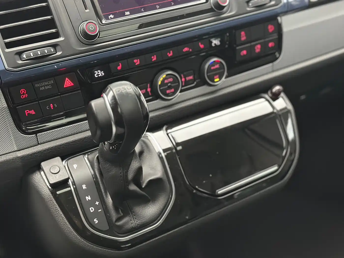 Volkswagen Multivan 2018 2.0TSI 4WD Leisure Edition 7-Seater фото 25
