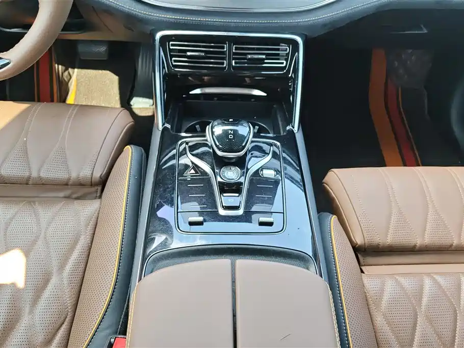 BYD Tang New Energy 2021 DM-i 112KM Honor фото 16