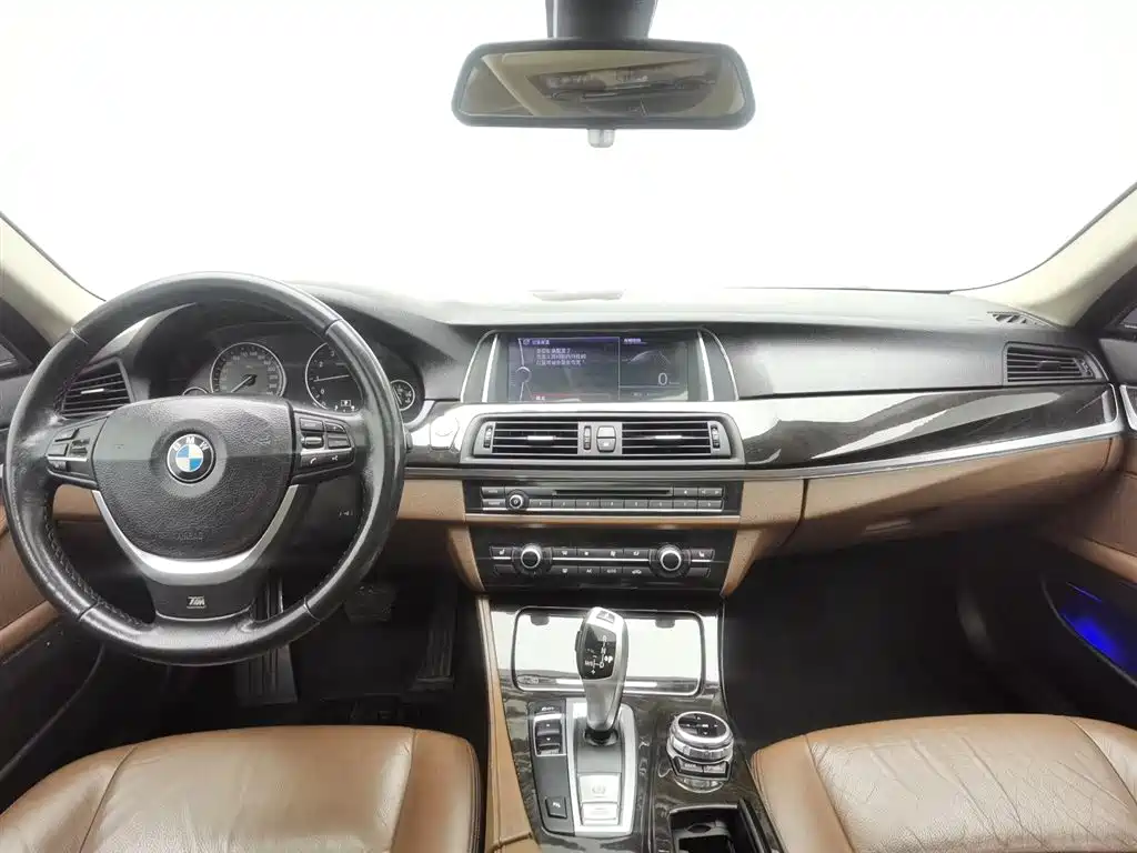 BMW 5 Series 2014 525Li Leading фото 5