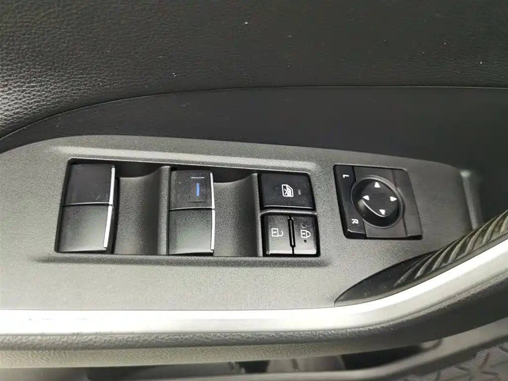 Toyota Wildlander 2022 2.0L CVT FWD Luxury Edition фото 9