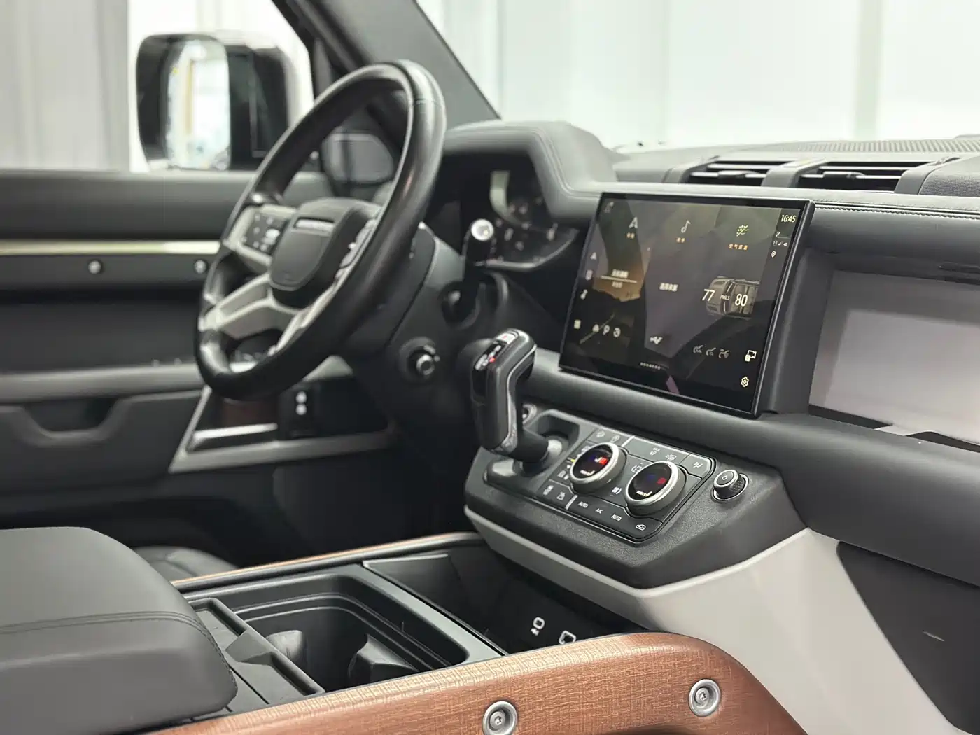 Land Rover Defender 2023 Model 110 3.0T P400 Dark Special Edition фото 44