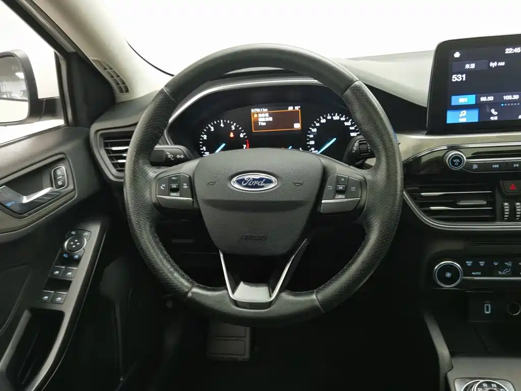 Фото 11 - Ford Focus