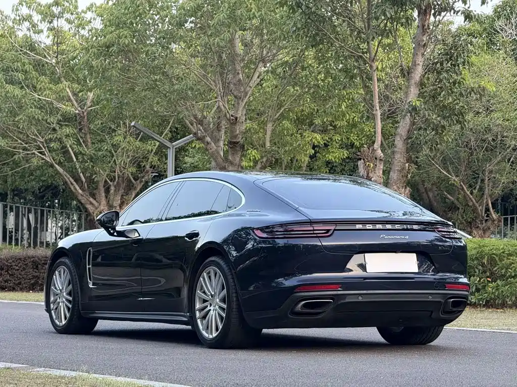 Фото 4 - Porsche Panamera
