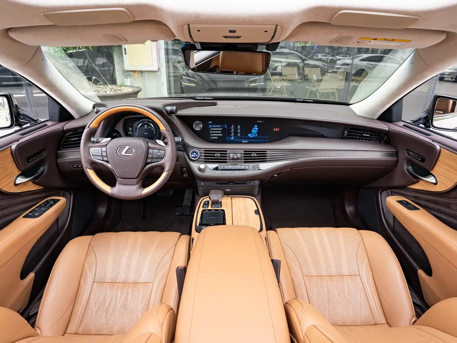 Фото 13 - Lexus LS