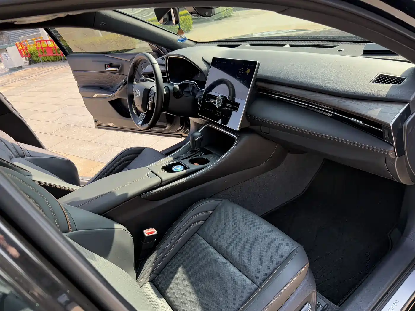 Toyota Avalon 2024 Model Hybrid 2.5L XLE Prestige Edition фото 7