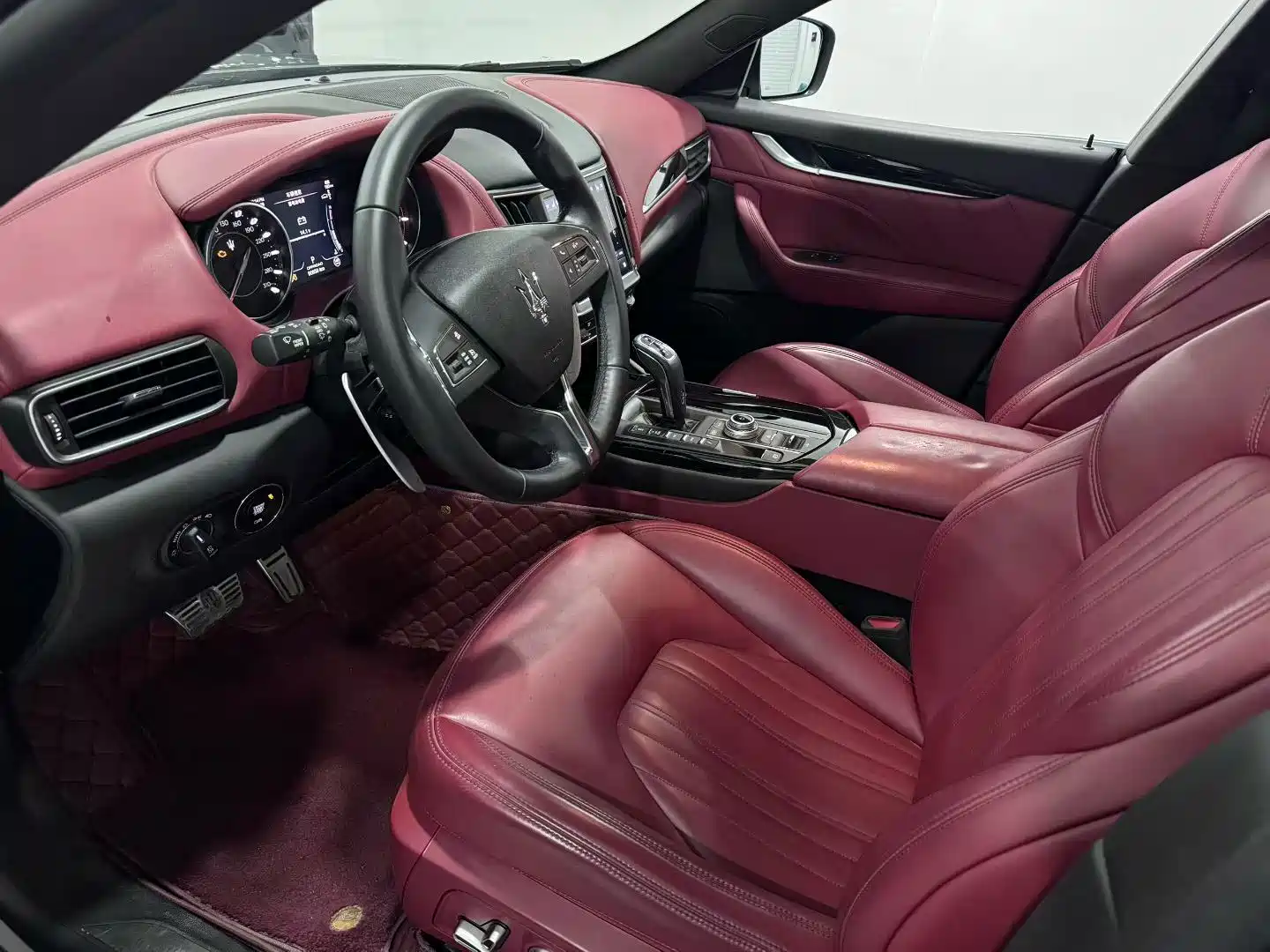 Фото 4 - Maserati Levante