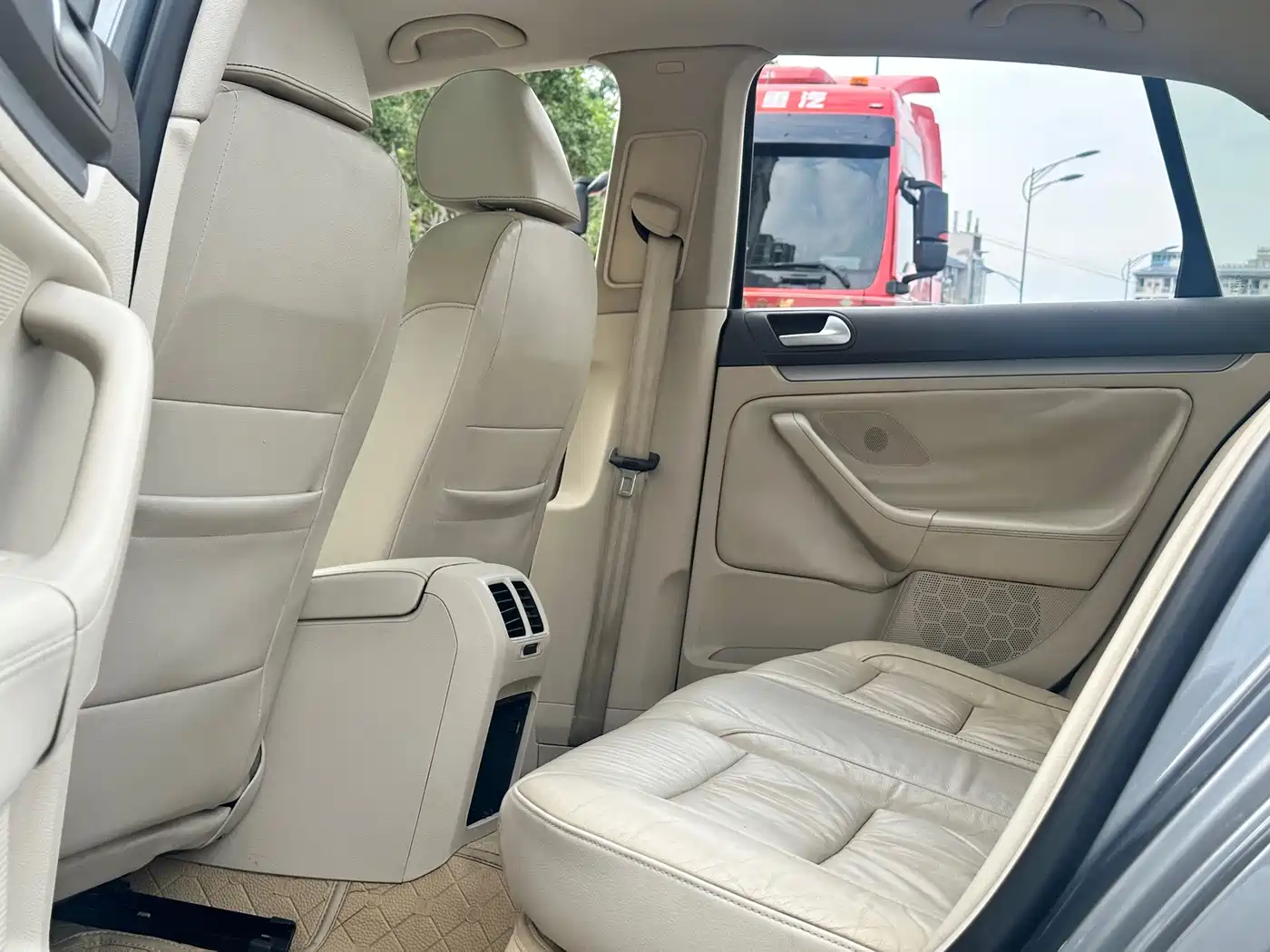 Volkswagen Sagitar 2010 1.4TSI Automatic Luxury фото 33