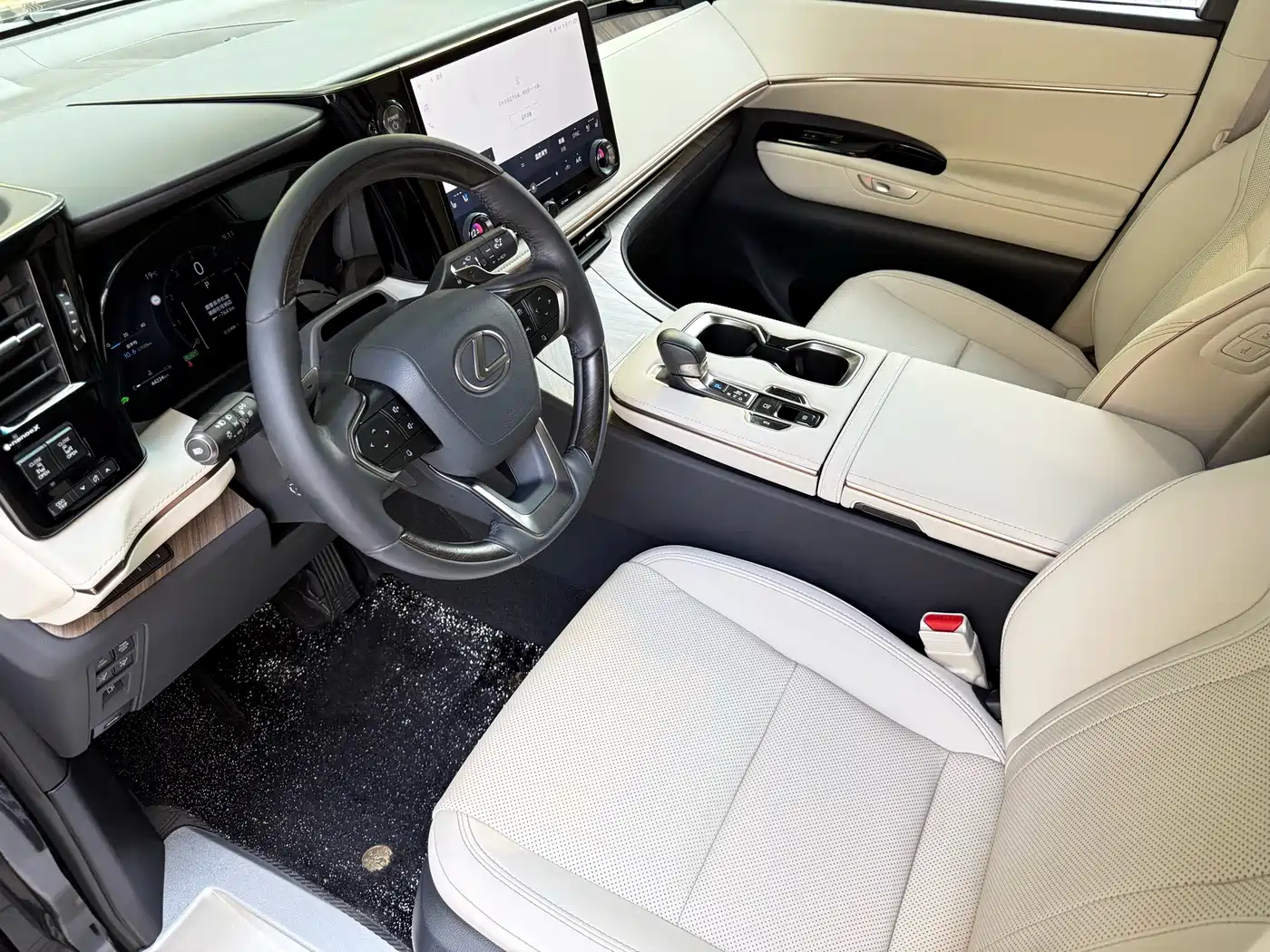 Lexus LM 2023 500h 6-Seater Prestige Edition фото 8