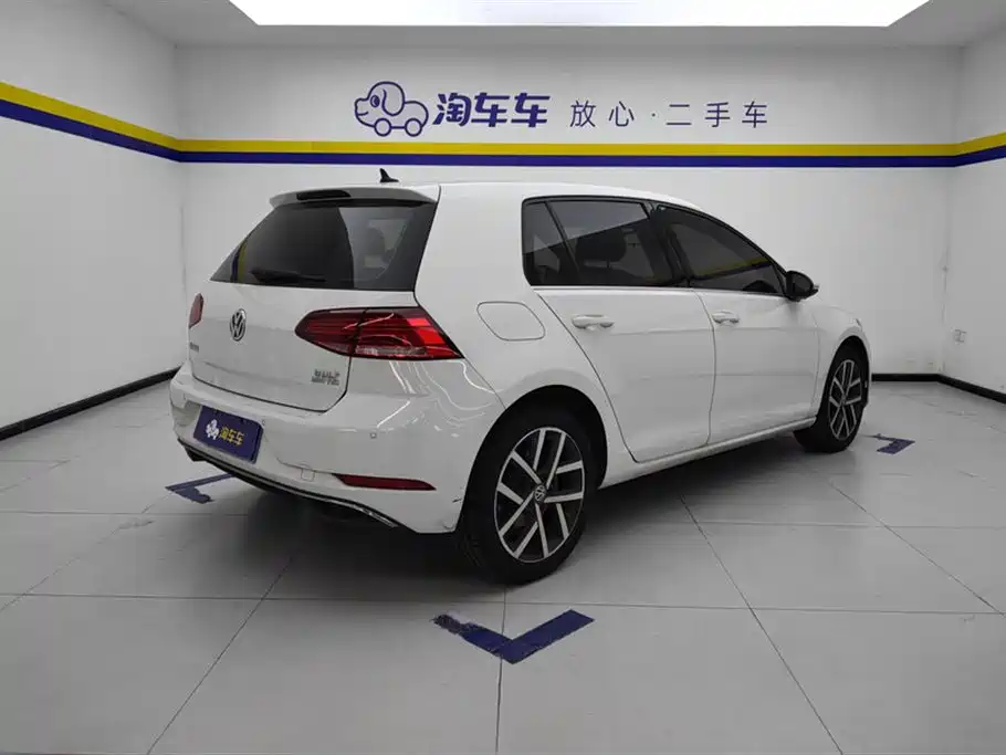 Volkswagen Golf 2020 Beloved Edition 280TSI DSG Comfort фото 3