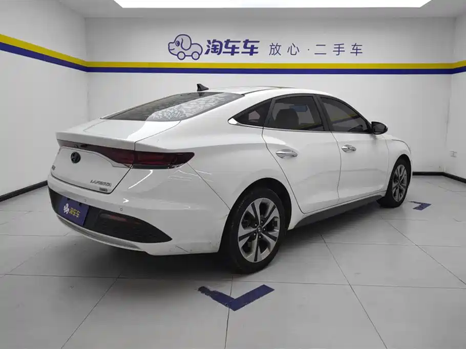 Hyundai Fista 2019 240TGDi Sport Edition China VI фото 3