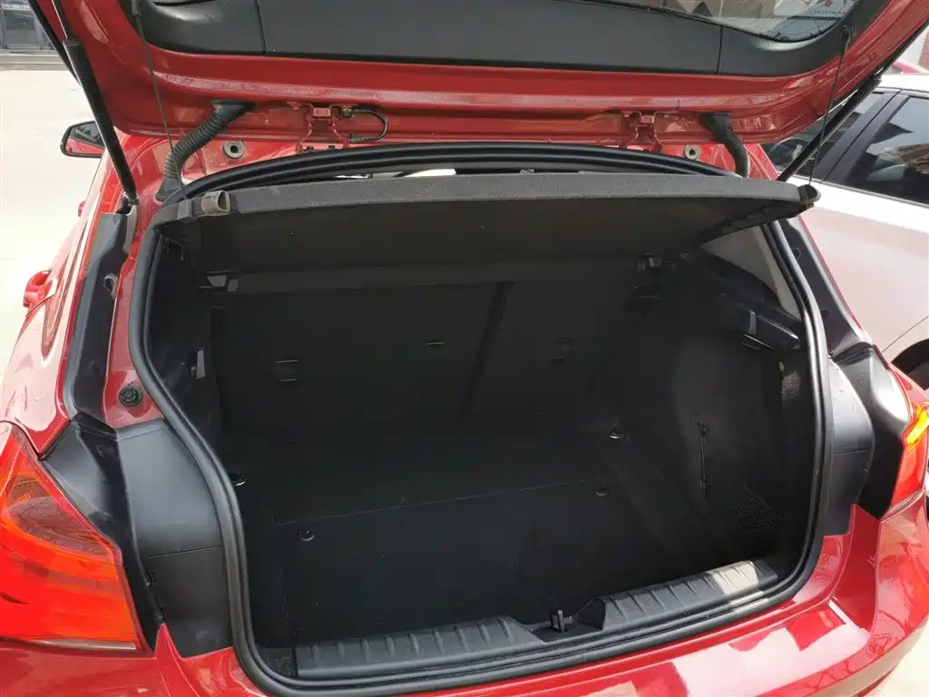 BMW 1 Series (Import) 2015 118i Leading фото 15