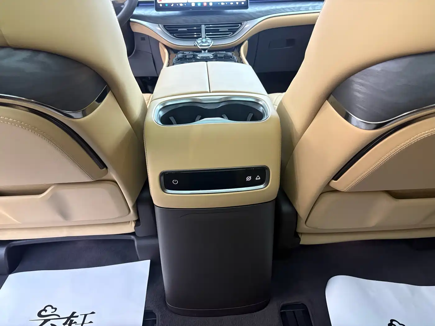 Denza D9 2025 2025 DM-i Smart Drive Edition 1020 AWD Prestige