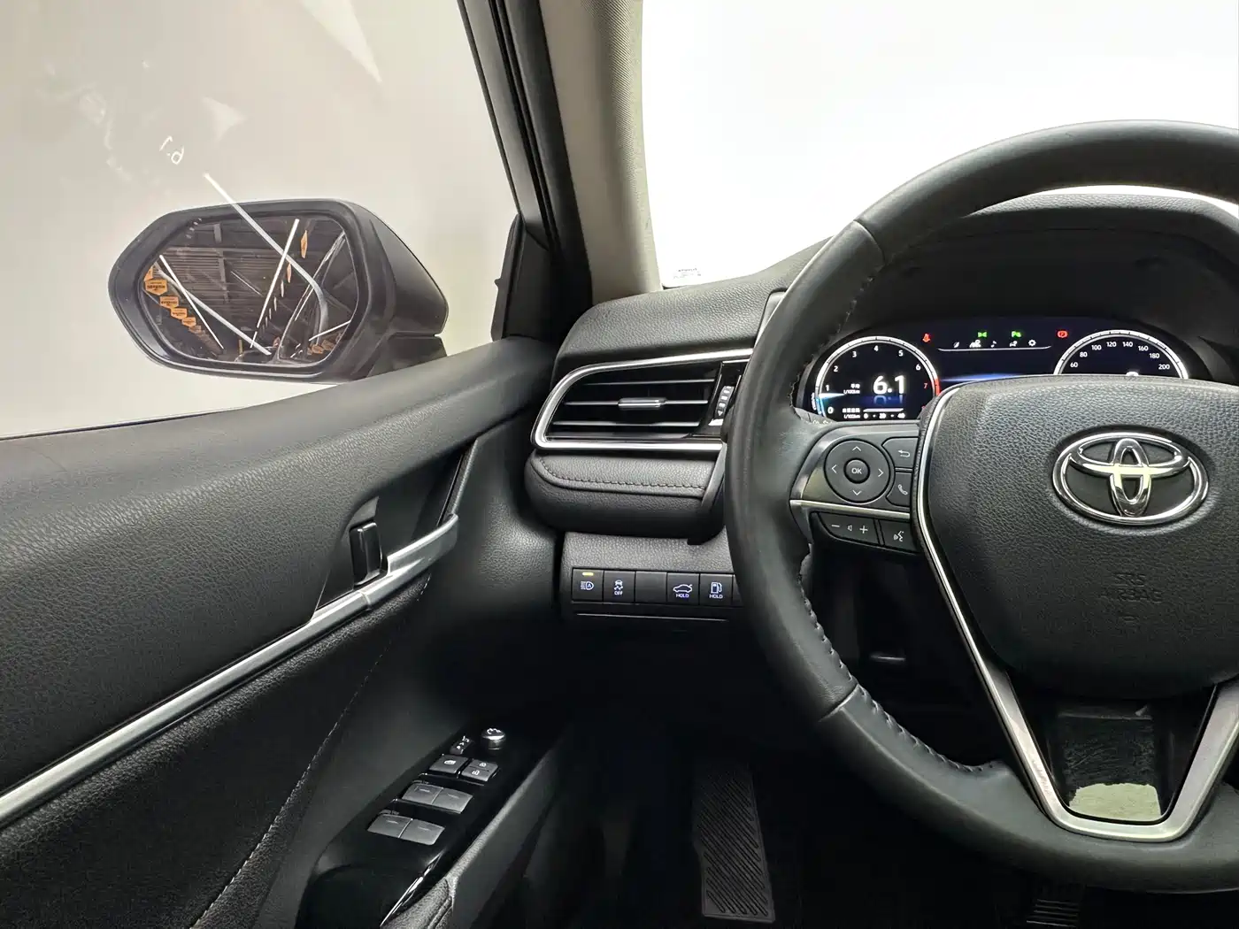 Toyota Camry 2023 2.5G Luxury Edition фото 19