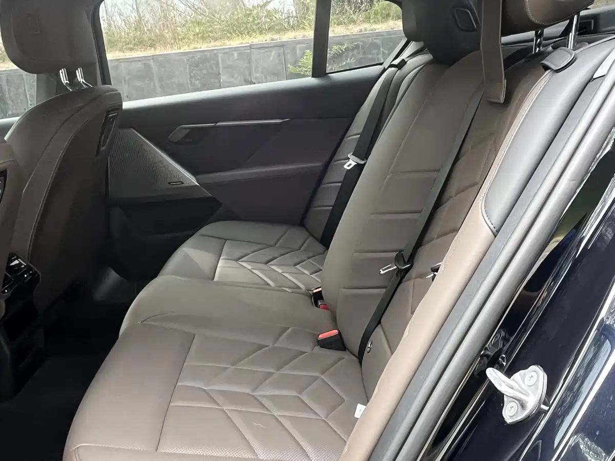 BMW 5 Series 2024 525Li M Sport Package фото 18