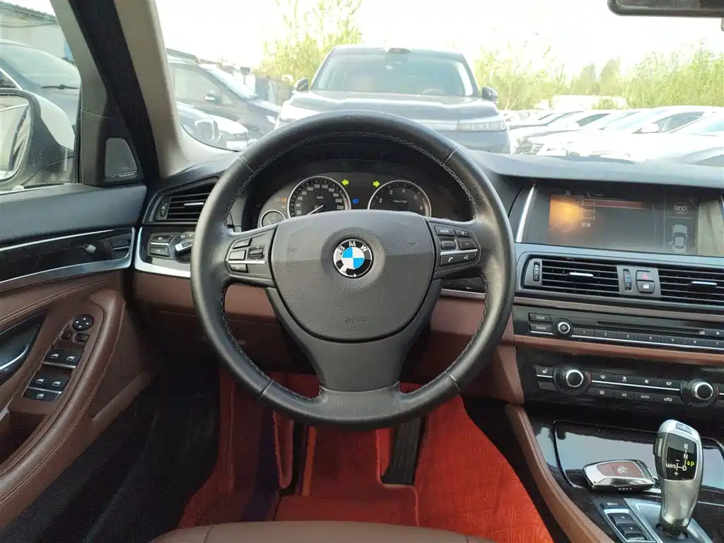 BMW 5 Series 2014 525Li Leading фото 11