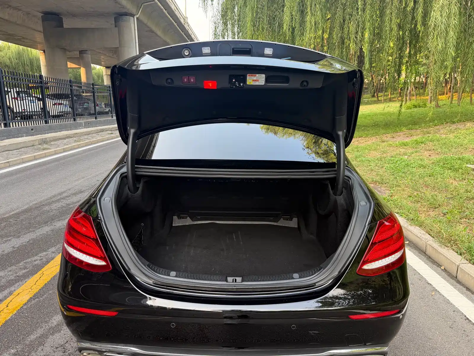 Photo 12 - Mercedes-Benz E-Class