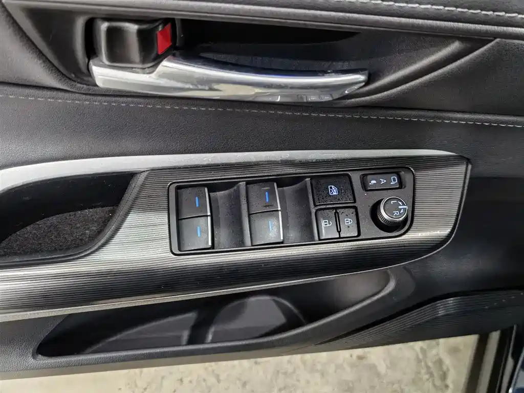 Toyota Lingfang HARRIER 2022 2.0L CVT 2WD Luxury Edition фото 9