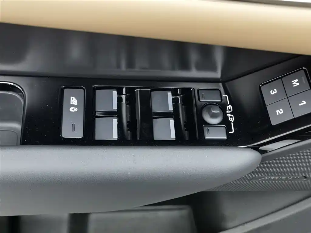 Land Rover Range Rover Velar 2025 Dynamic HSE фото 9