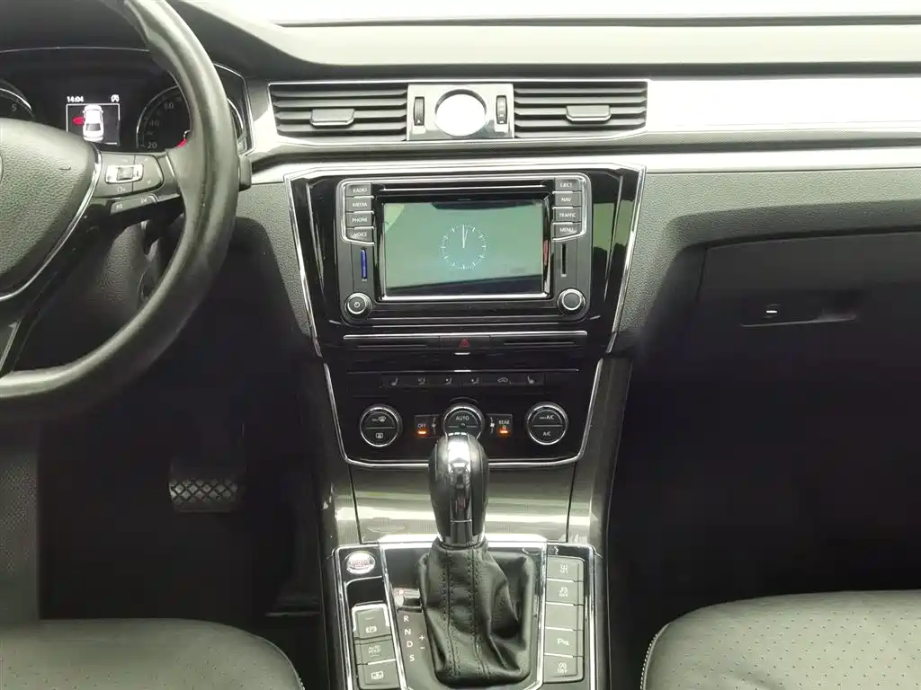Volkswagen Passat 2016 330TSI DSG Executive Edition фото 12