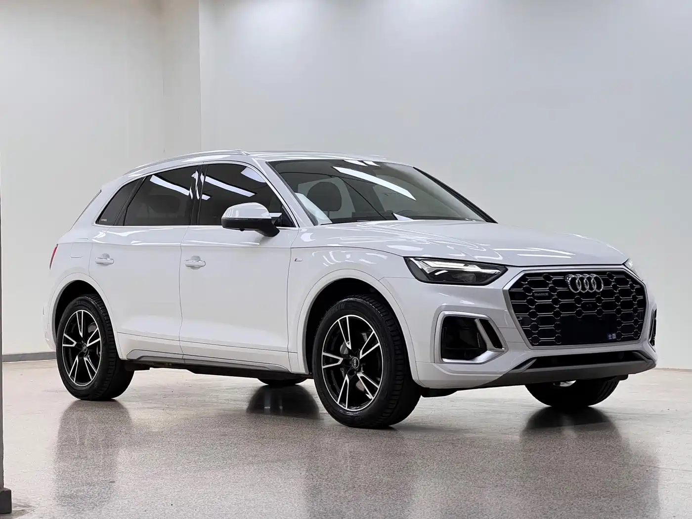 Audi Q5L 2023 40T Luxury Dynamic фото 3