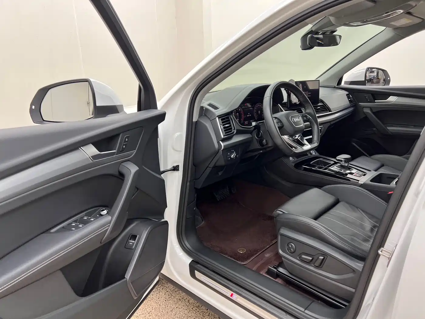 Audi Q5L 2023 40T Luxury Dynamic фото 5