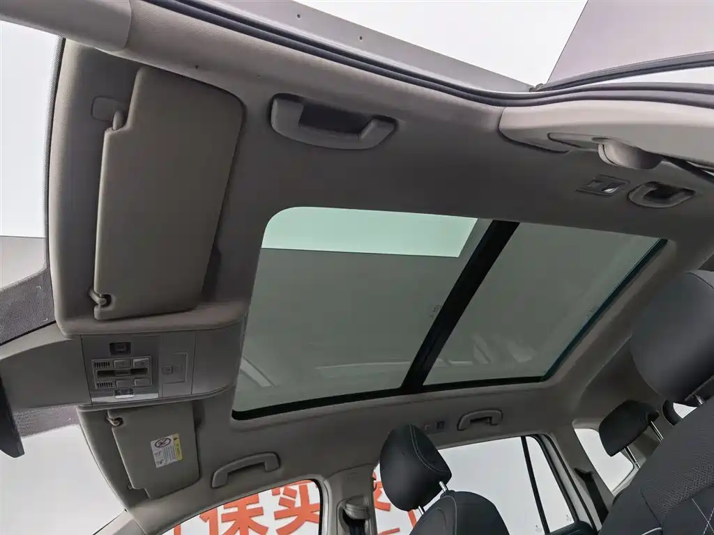 Volkswagen Tiguan L 2023 330TSI Auto 2WD R-Line Premium Edition фото 14