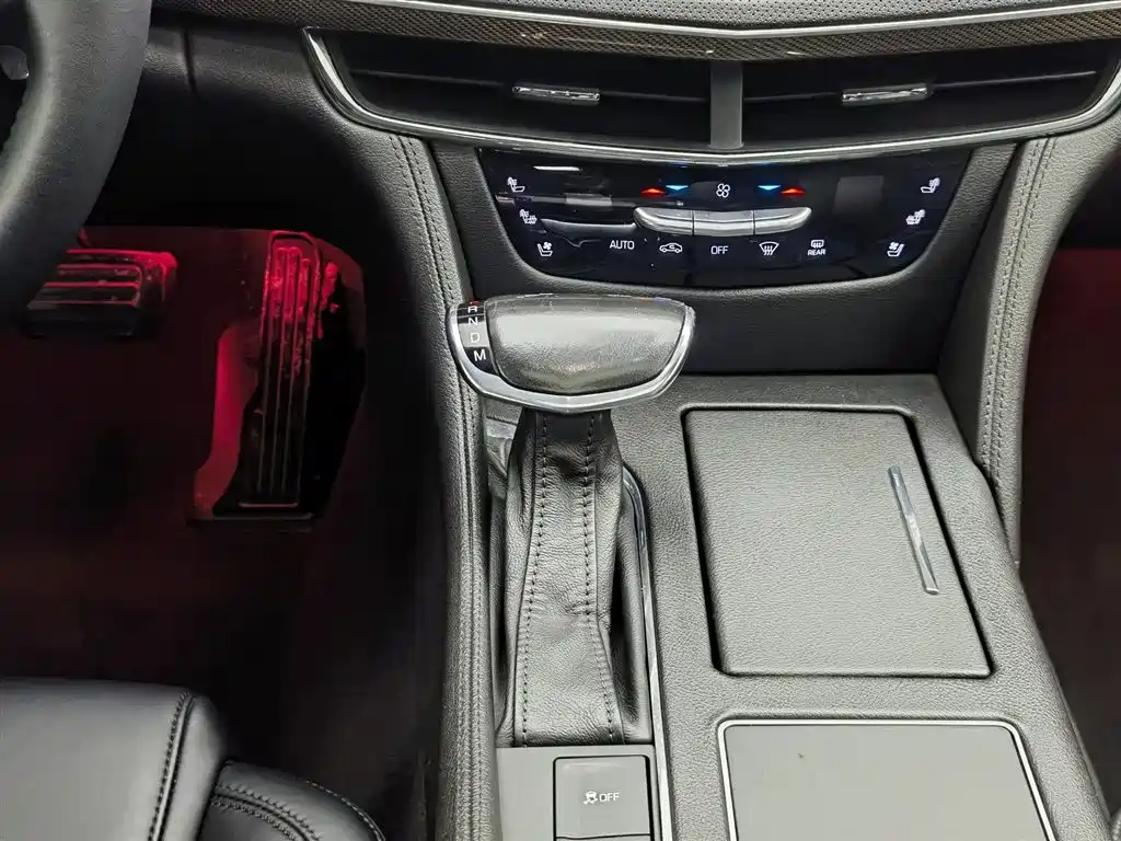 Photo 13 - Cadillac CT6