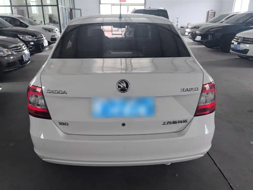 Škoda Rapid 2016 1.6L Manual Pioneer Edition фото 6