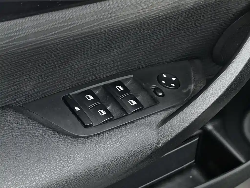 BMW X1 2015 Model sDrive18i Fashion Advanced Edition фото 9