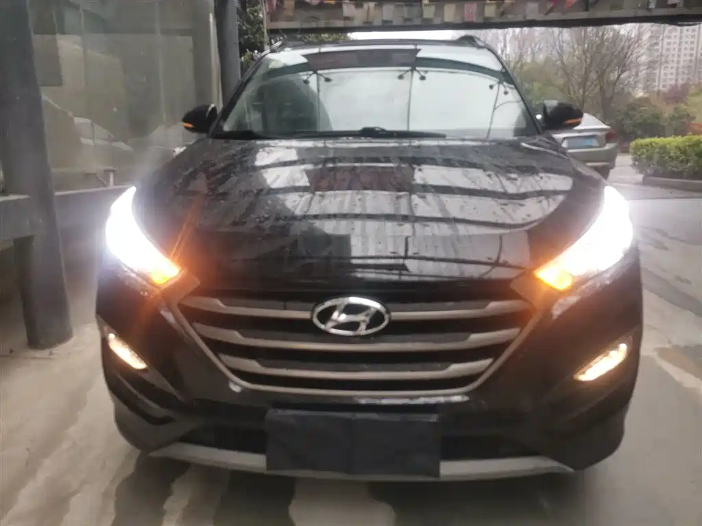 Hyundai Tucson 2018 1.6T DCT 2WD 15th Anniversary Special Edition фото 3