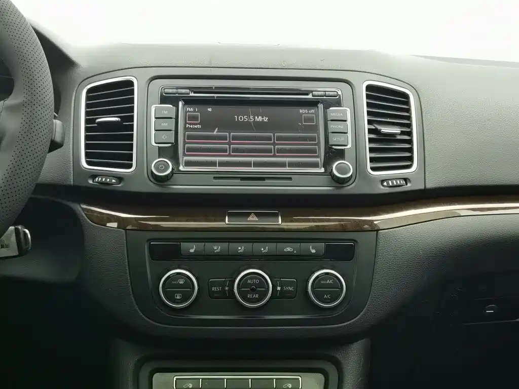 Volkswagen Sharan 2013 1.8TSI Comfort фото 12