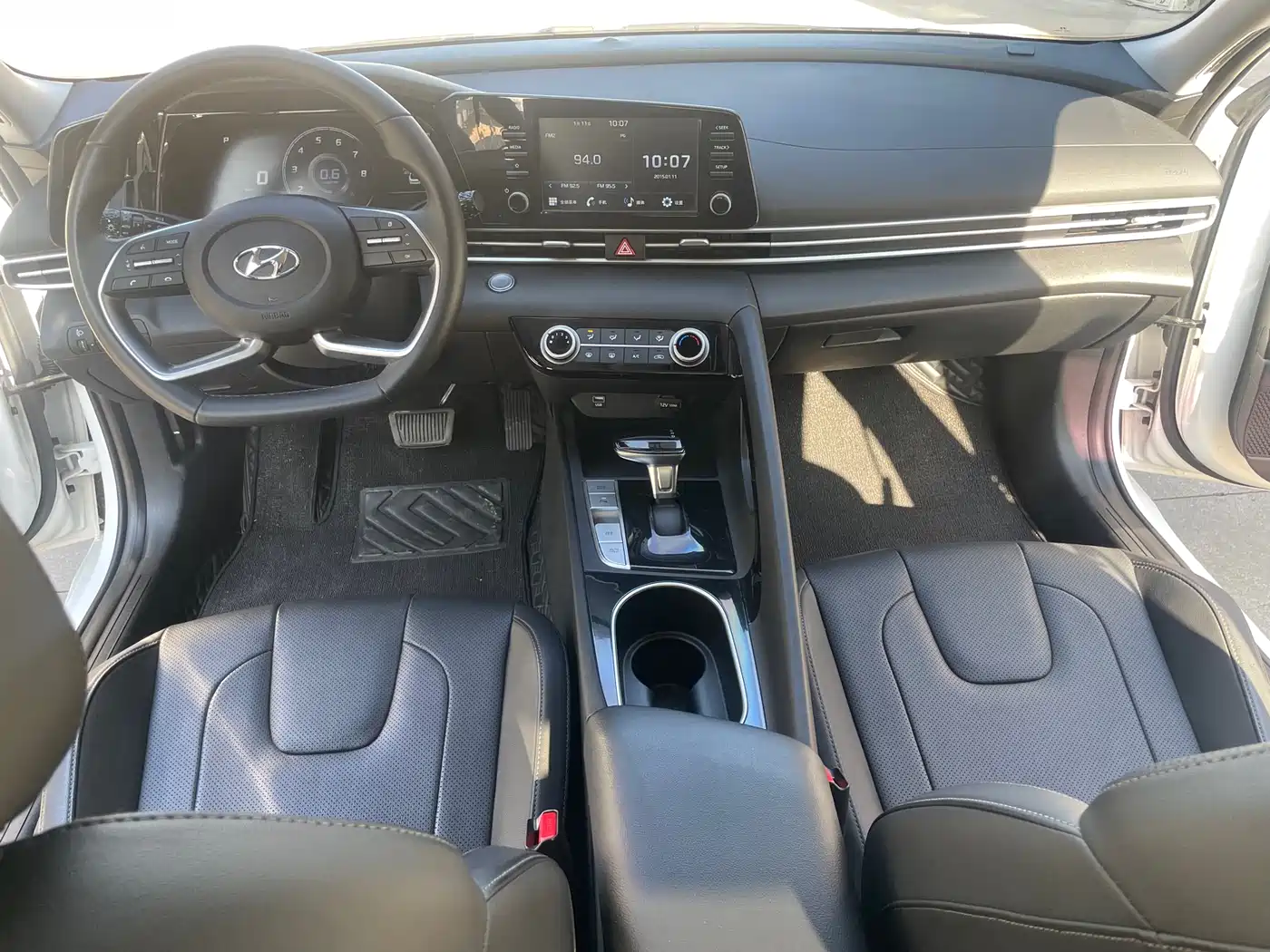 Hyundai Elantra 2021 1.5L CVT GLX Elite Edition фото 13