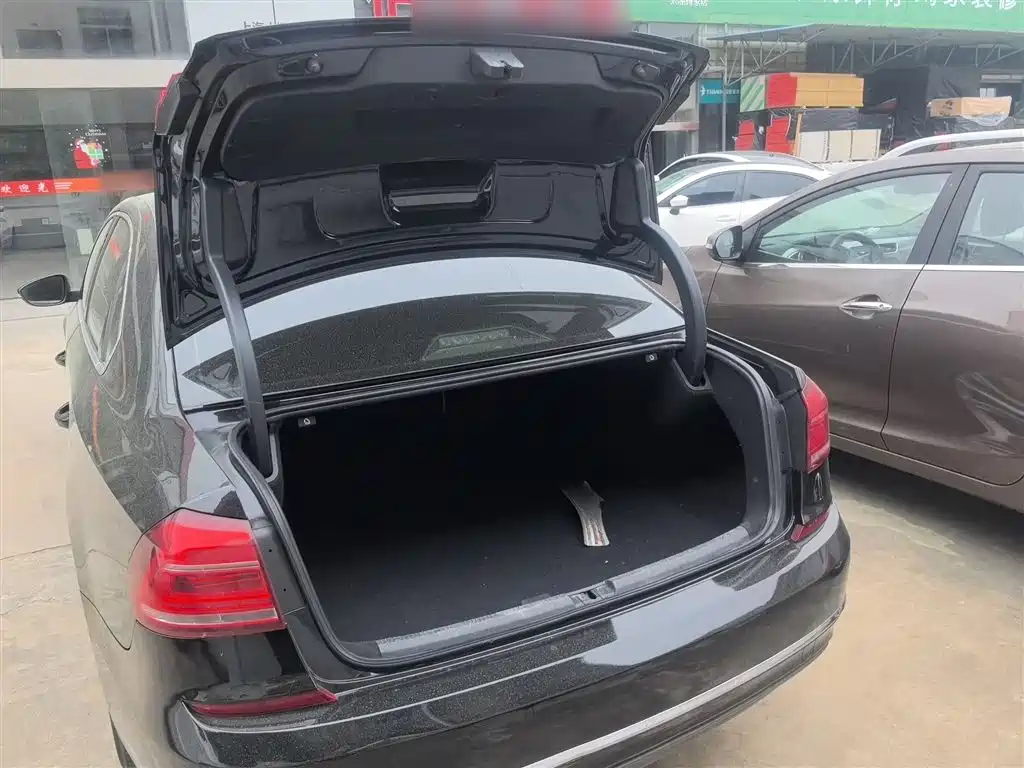 Volkswagen Passat 2017 330TSI DSG Prestige фото 19